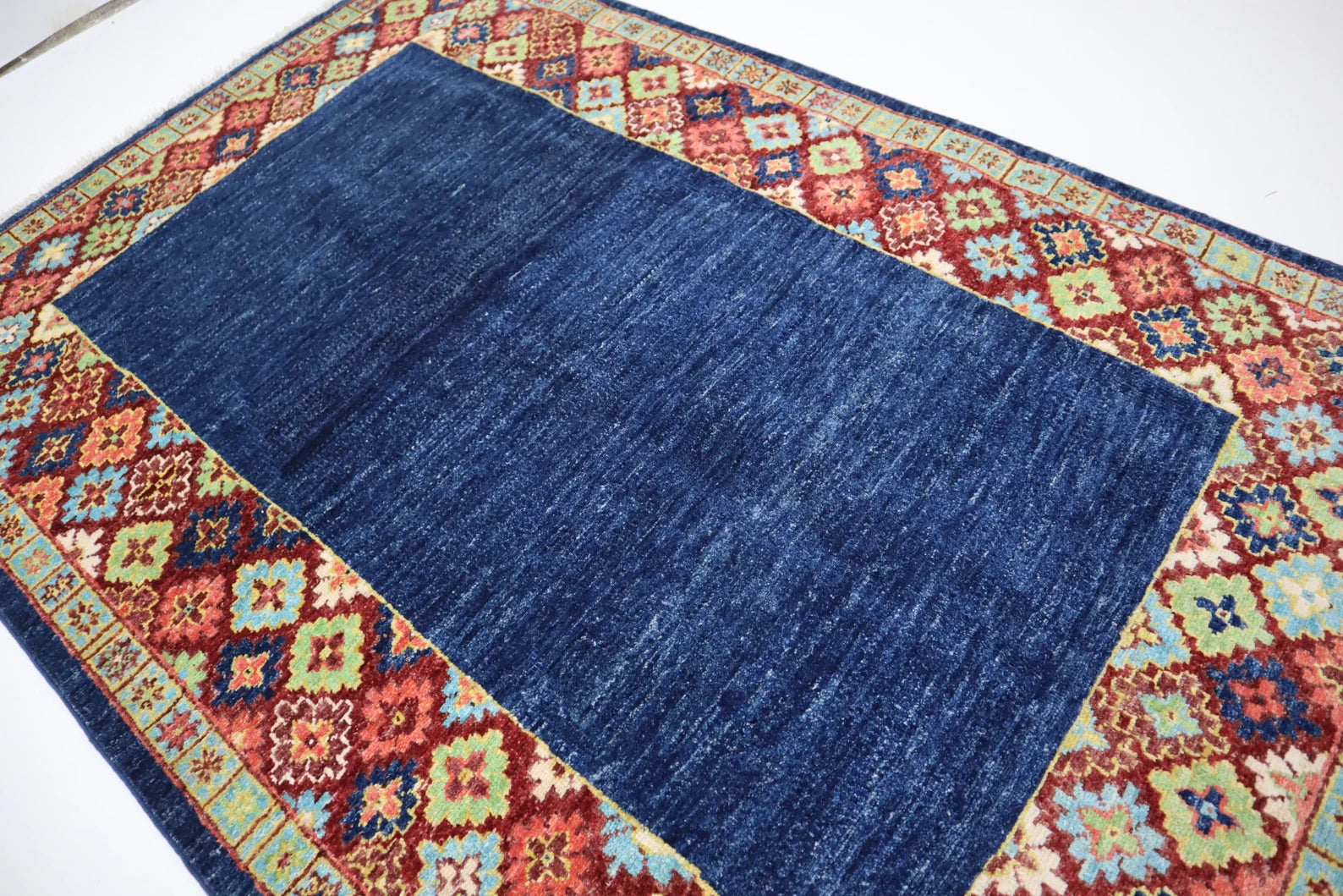 Azelin 4’0” × 6’0”