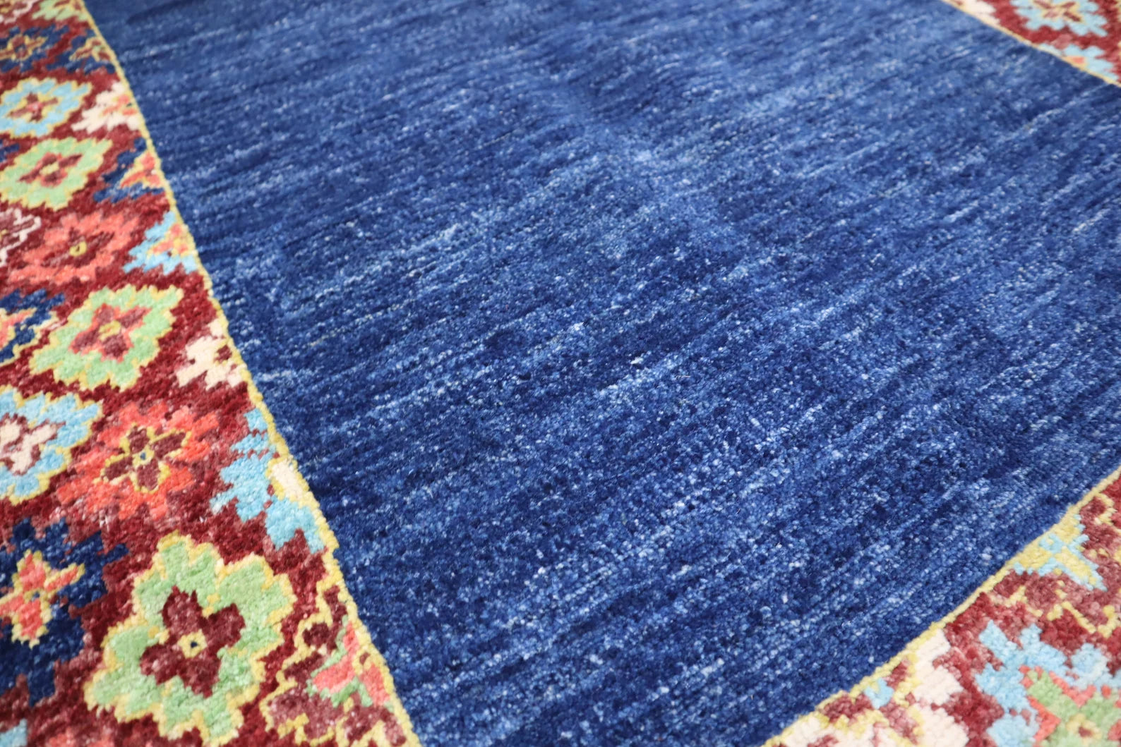 Azelin 4’0” × 6’0”