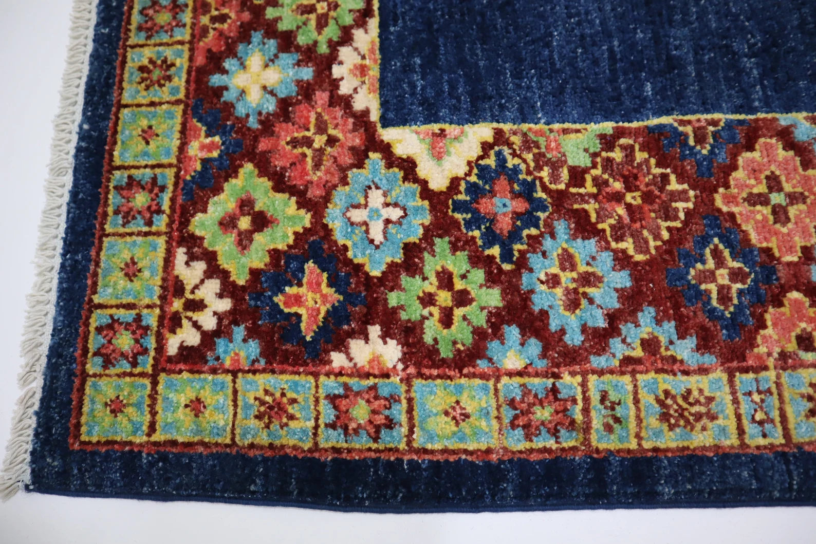 Azelin 4’0” × 6’0”