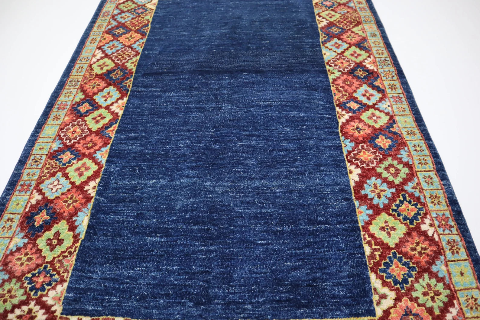 Azelin 4’0” × 6’0”