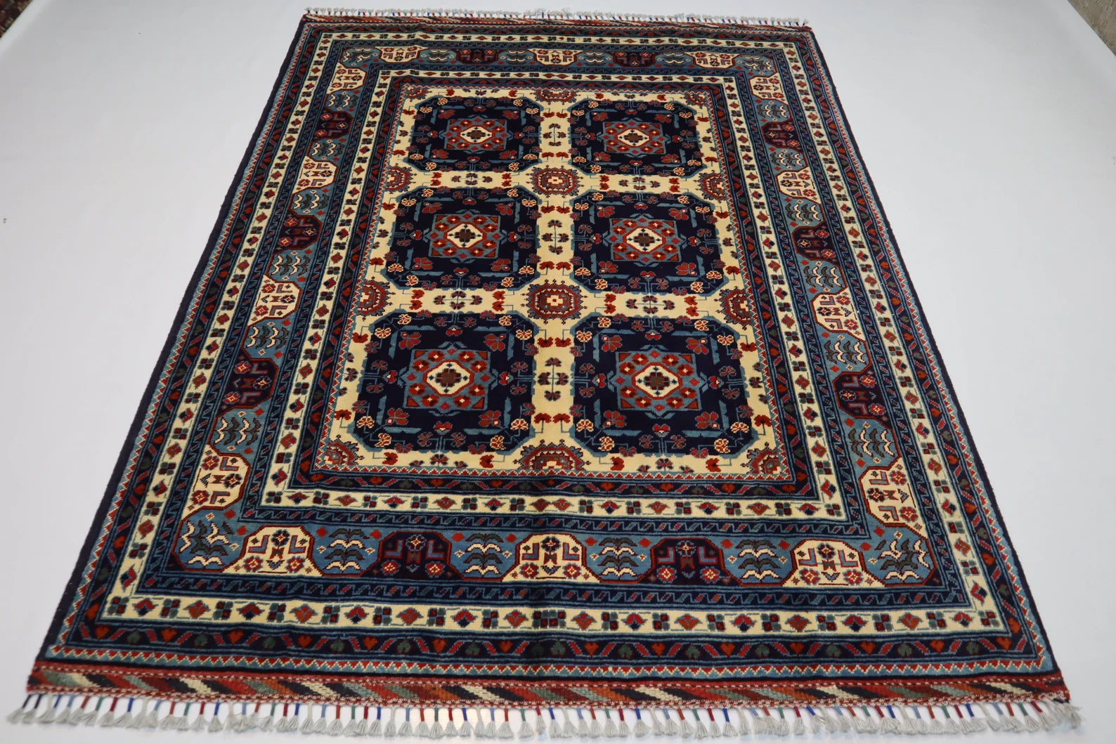 Varkash  4'11" × 6'9"