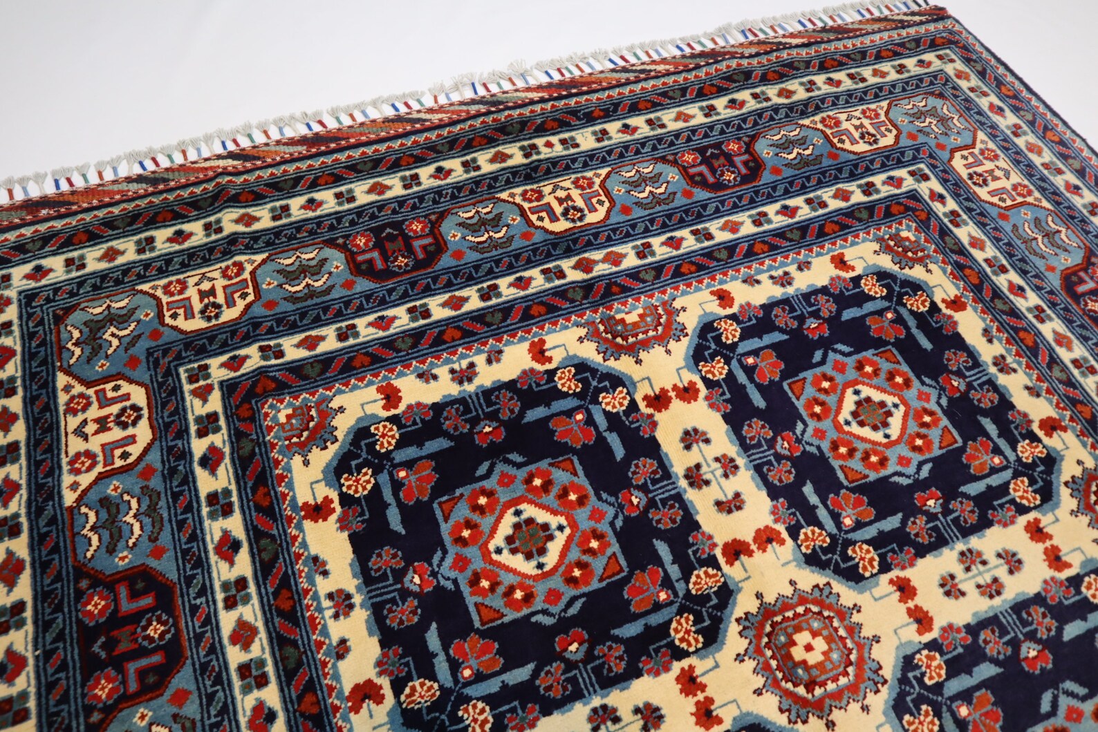 Varkash  4'11" × 6'9"