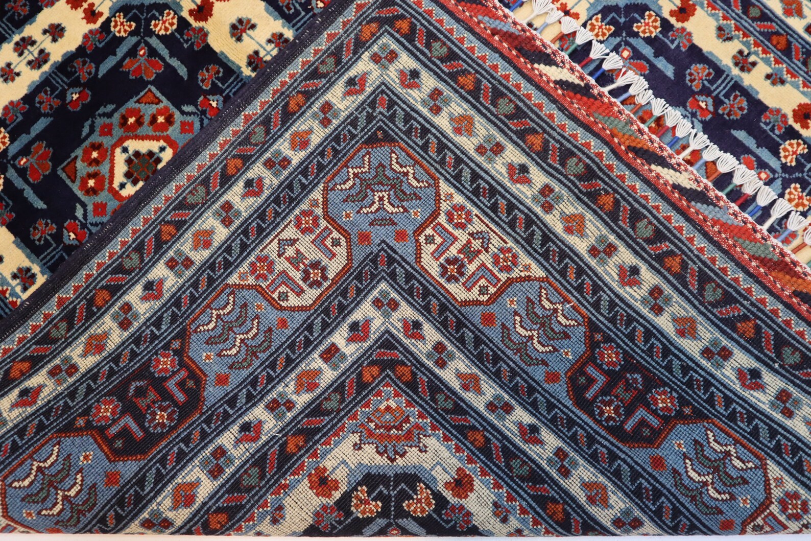 Varkash  4'11" × 6'9"