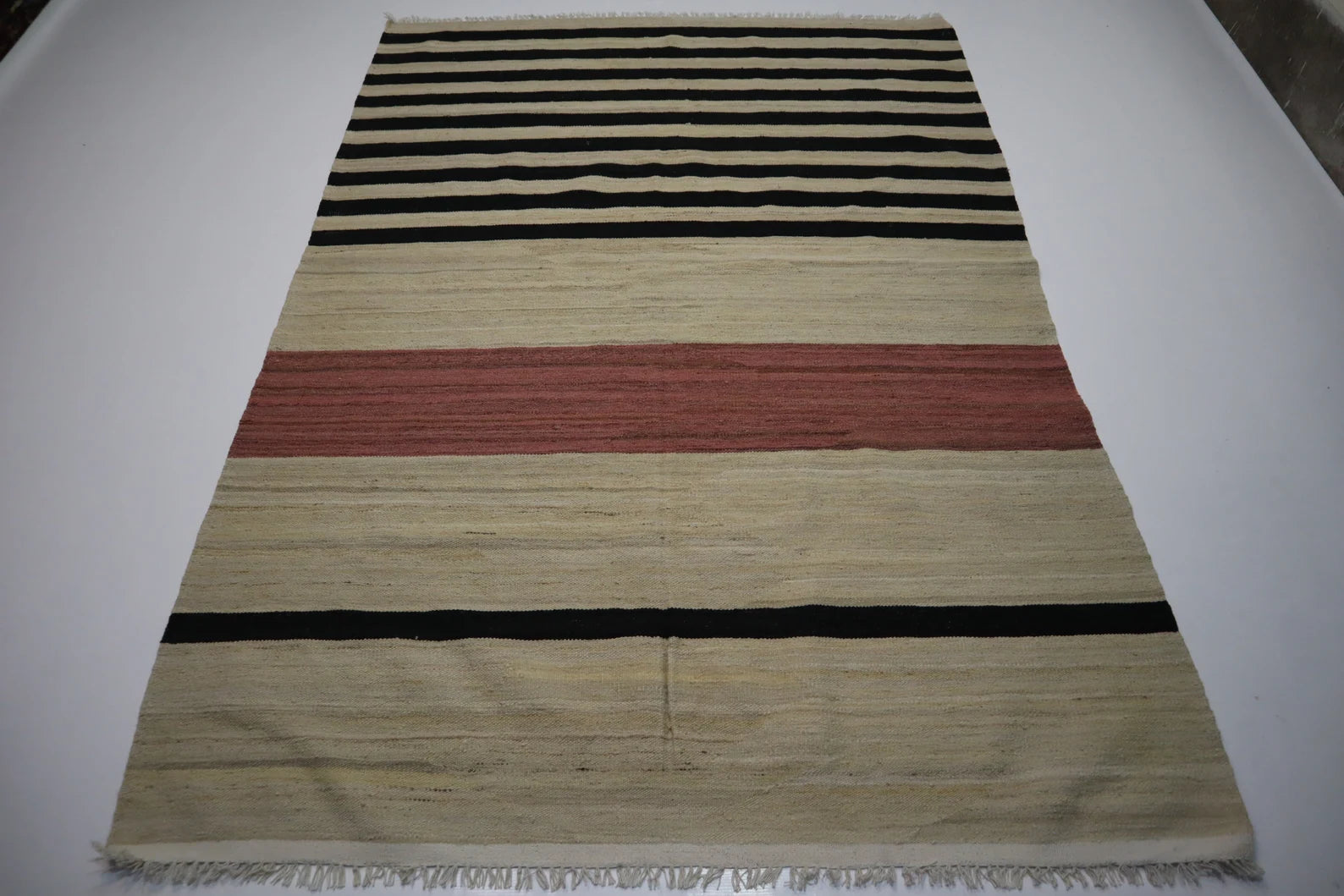 Stripea 4’11” × 6’11”