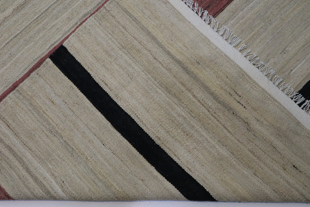 Stripea 4’11” × 6’11”