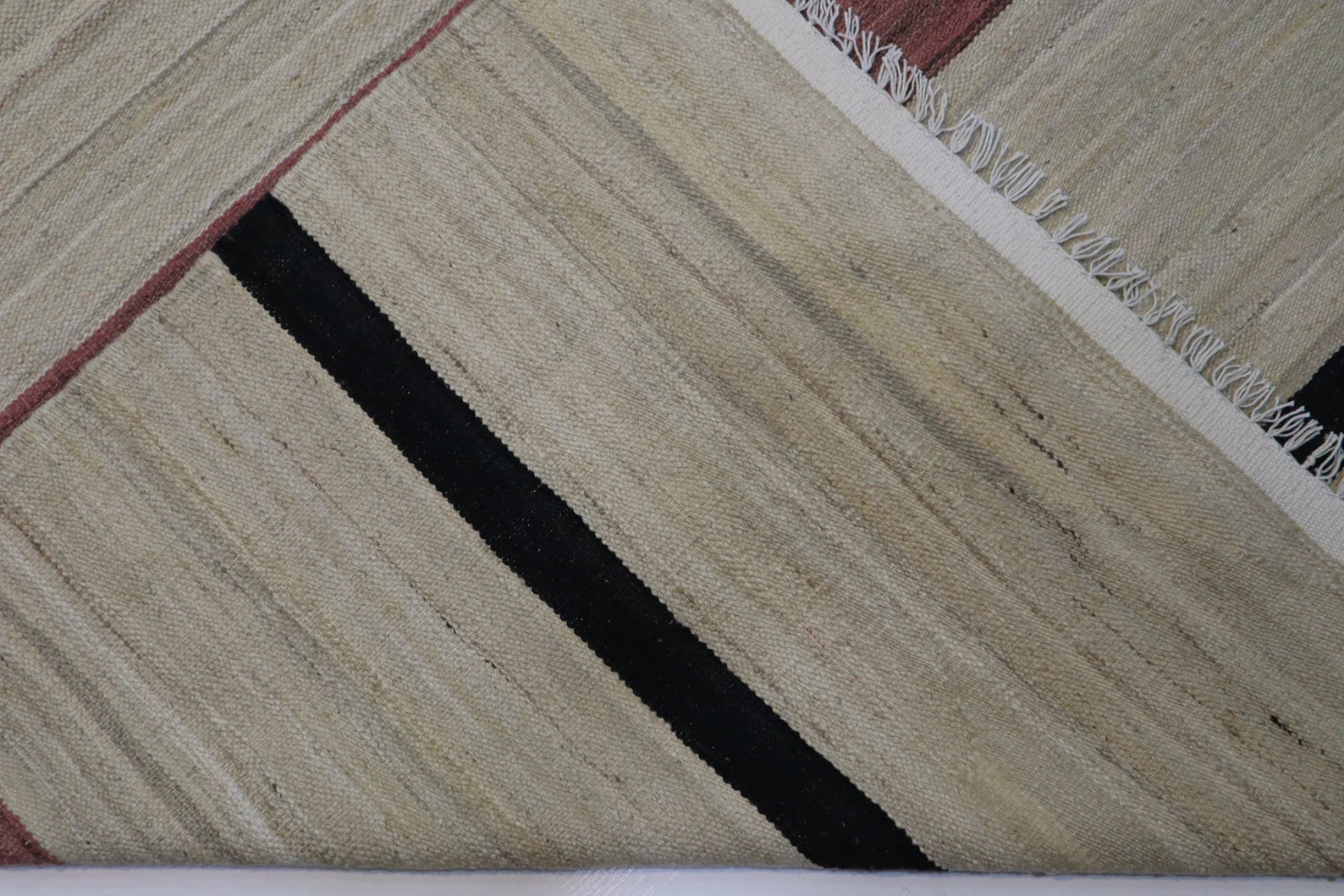 Stripea 4’11” × 6’11”