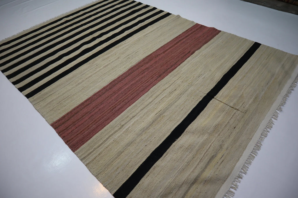 Stripea 4’11” × 6’11”