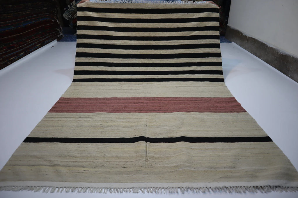 Stripea 4’11” × 6’11”