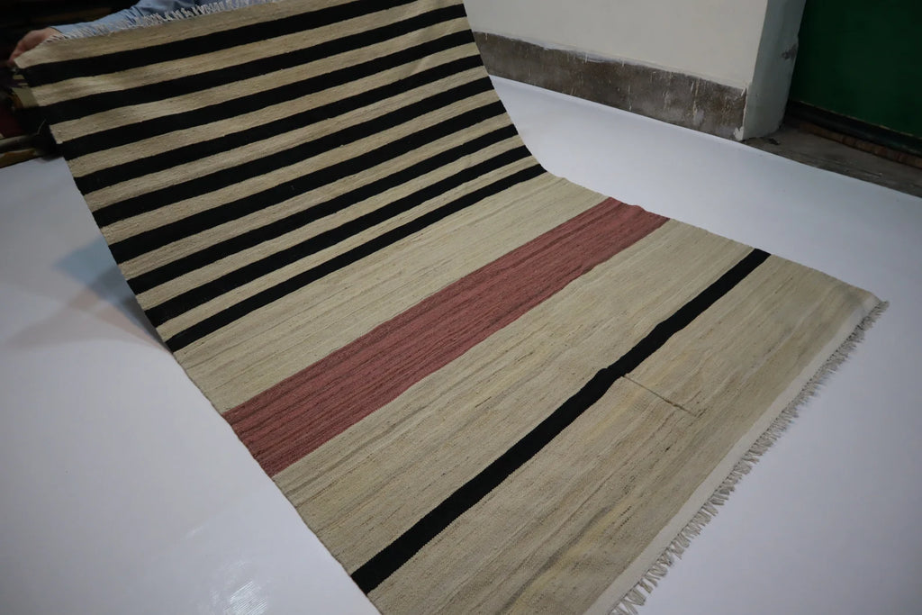 Stripea 4’11” × 6’11”