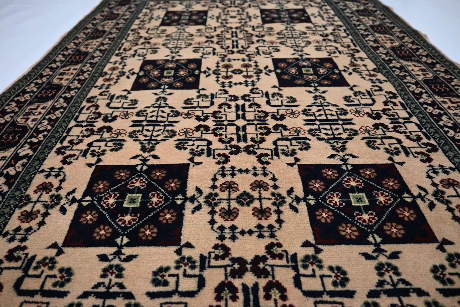 Saharaa 3’4” × 5’1”