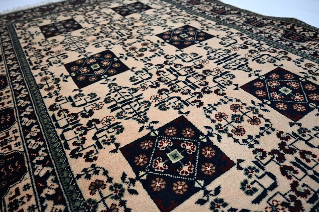 Saharaa 3’4” × 5’1”