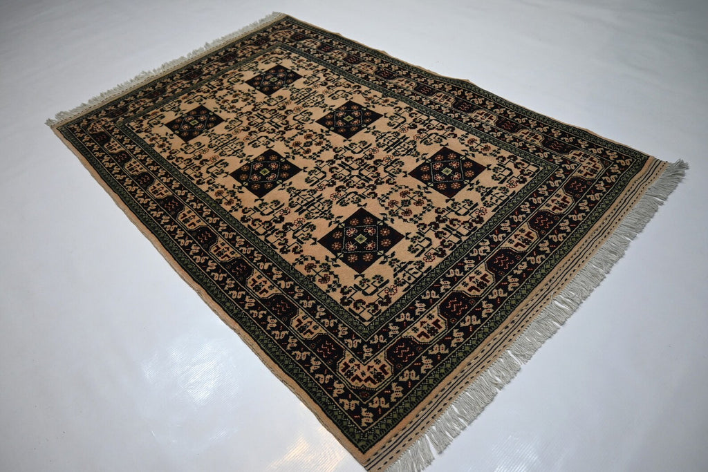 Saharaa 3’4” × 5’1”