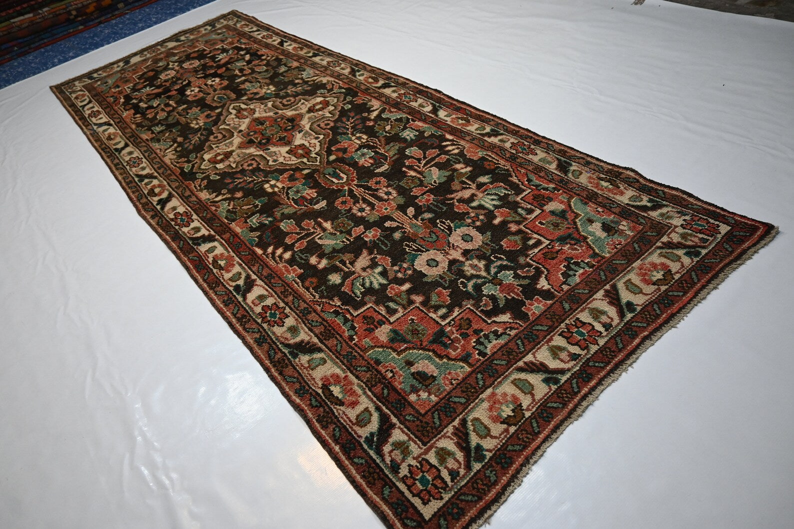 Verdoria 3'9" × 14'5"