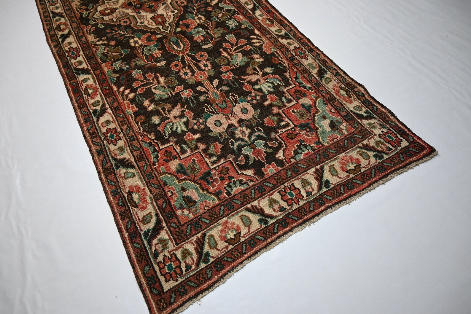 Verdoria 3'9" × 14'5"