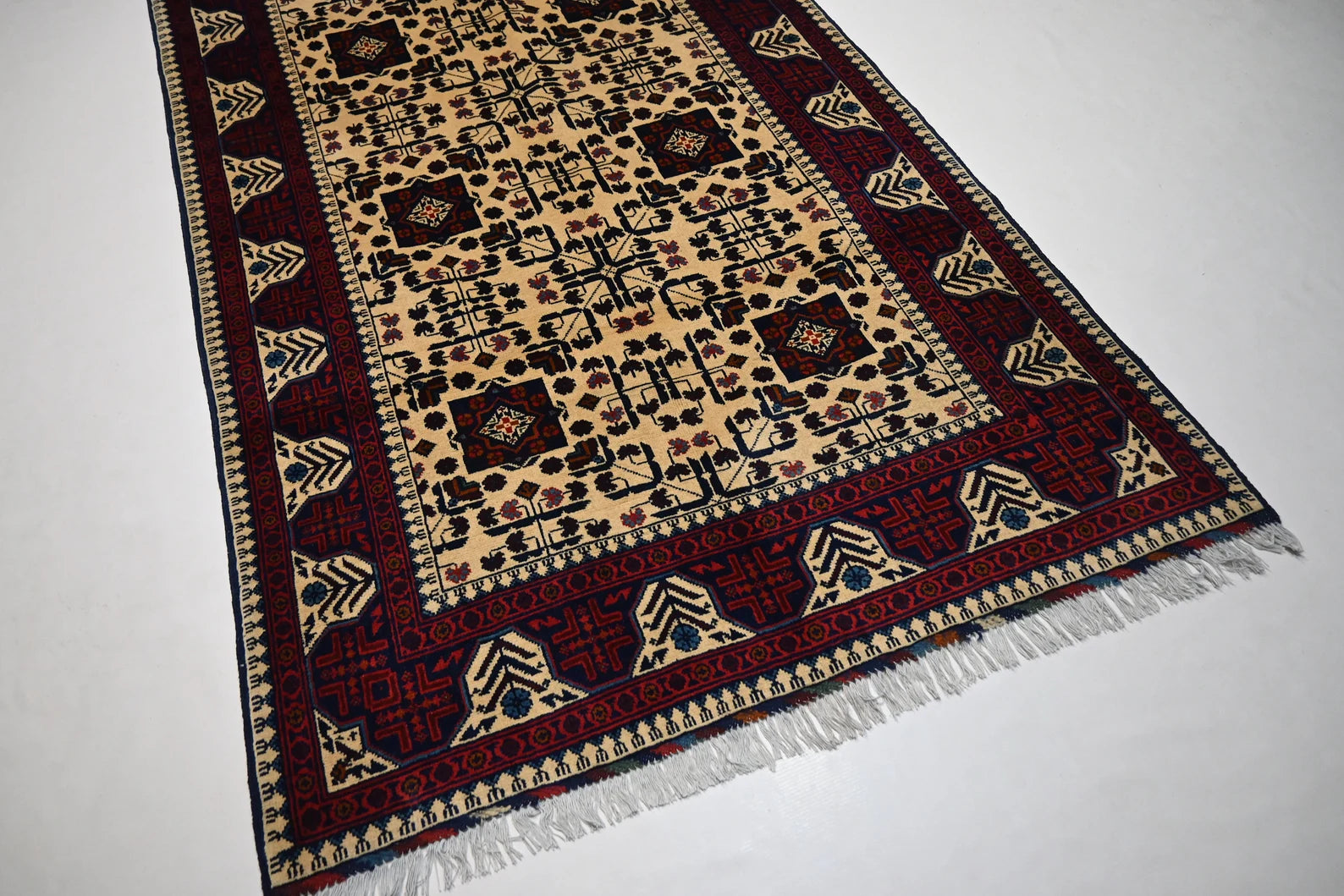 Nafroza 4'0" × 6'4"