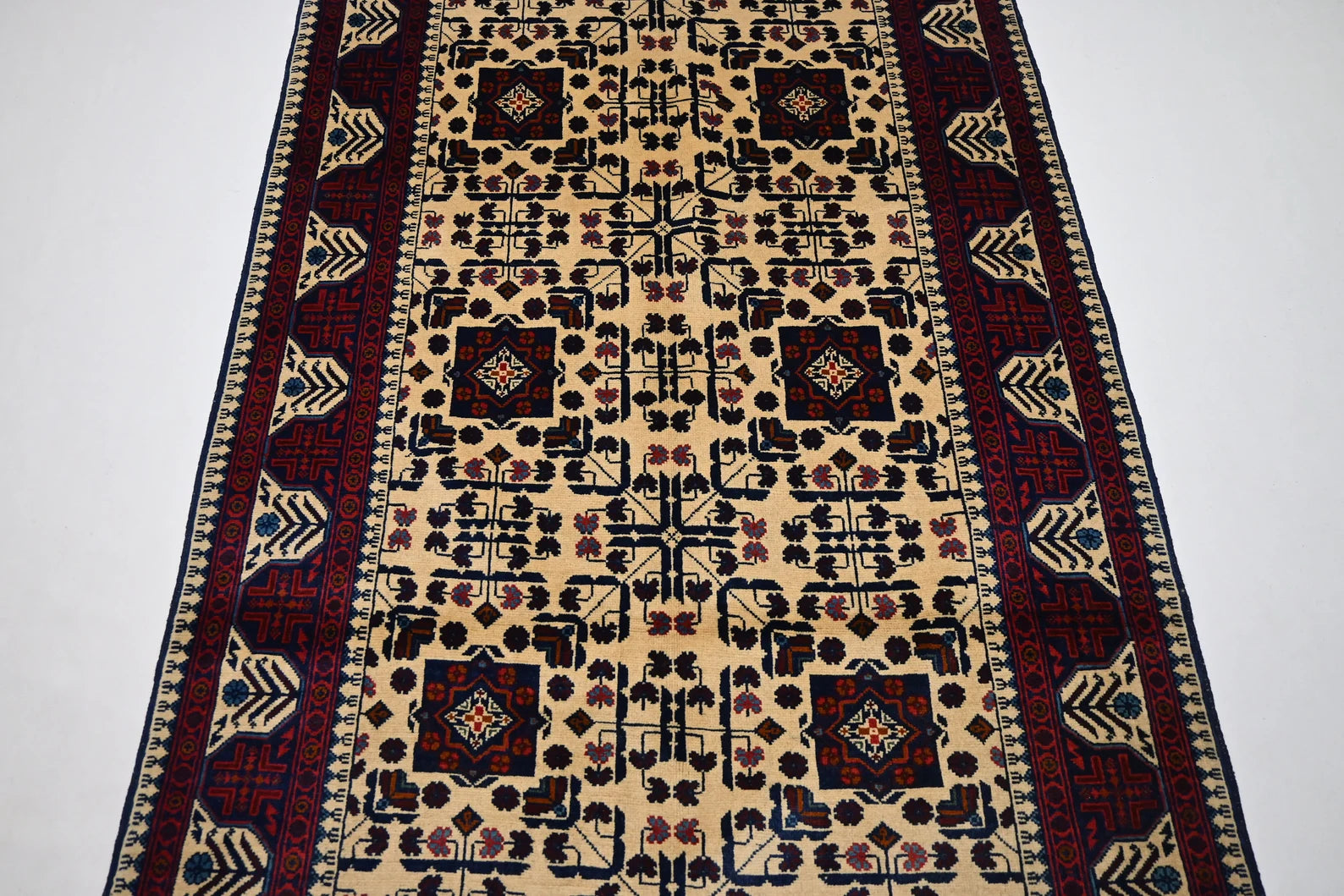 Nafroza 4'0" × 6'4"