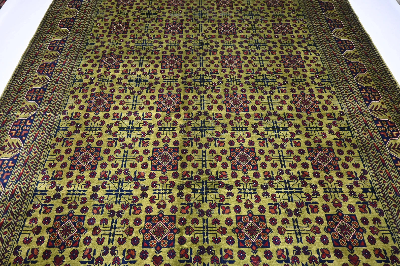 Zamora 8’1” × 12’2”