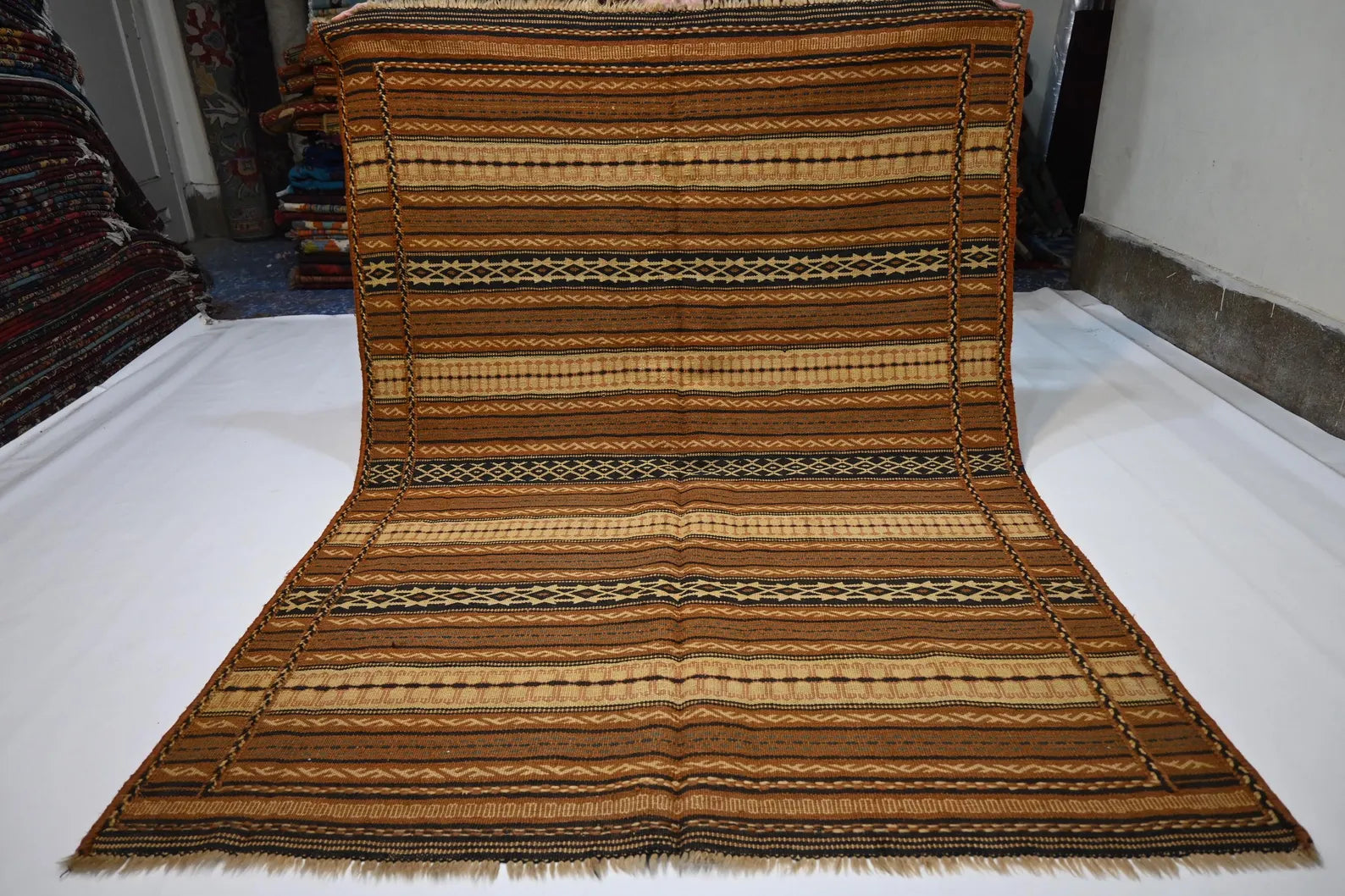 Zarqah  4'10" × 6'8"