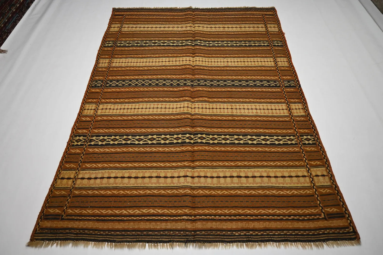 Zarqah  4'10" × 6'8"