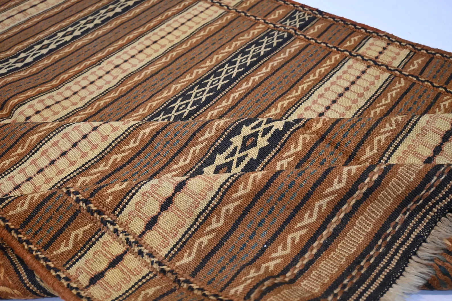 Zarqah  4'10" × 6'8"