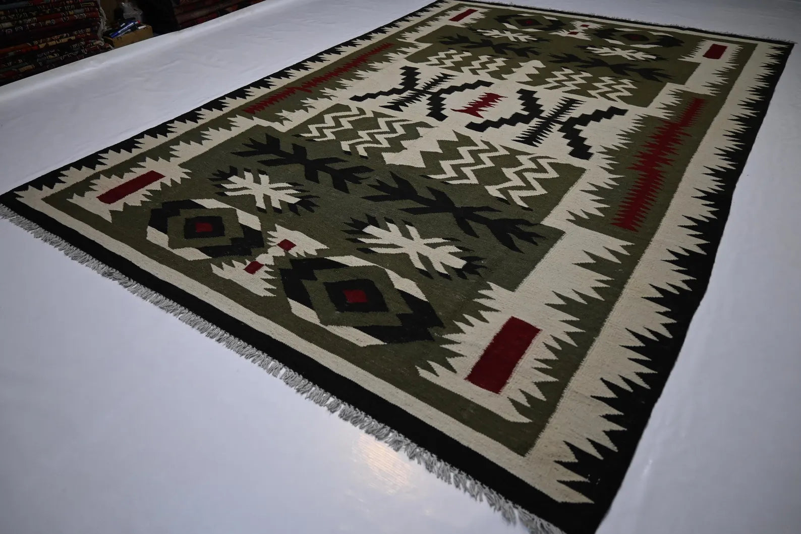 Olvarka 5'7" × 8'2"