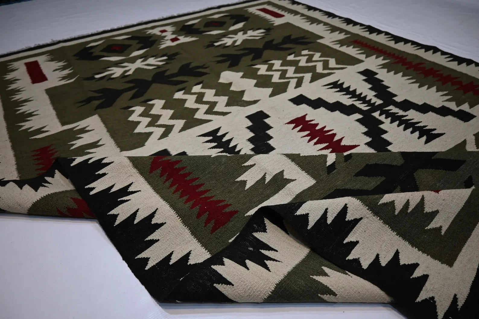 Olvarka 5'7" × 8'2"