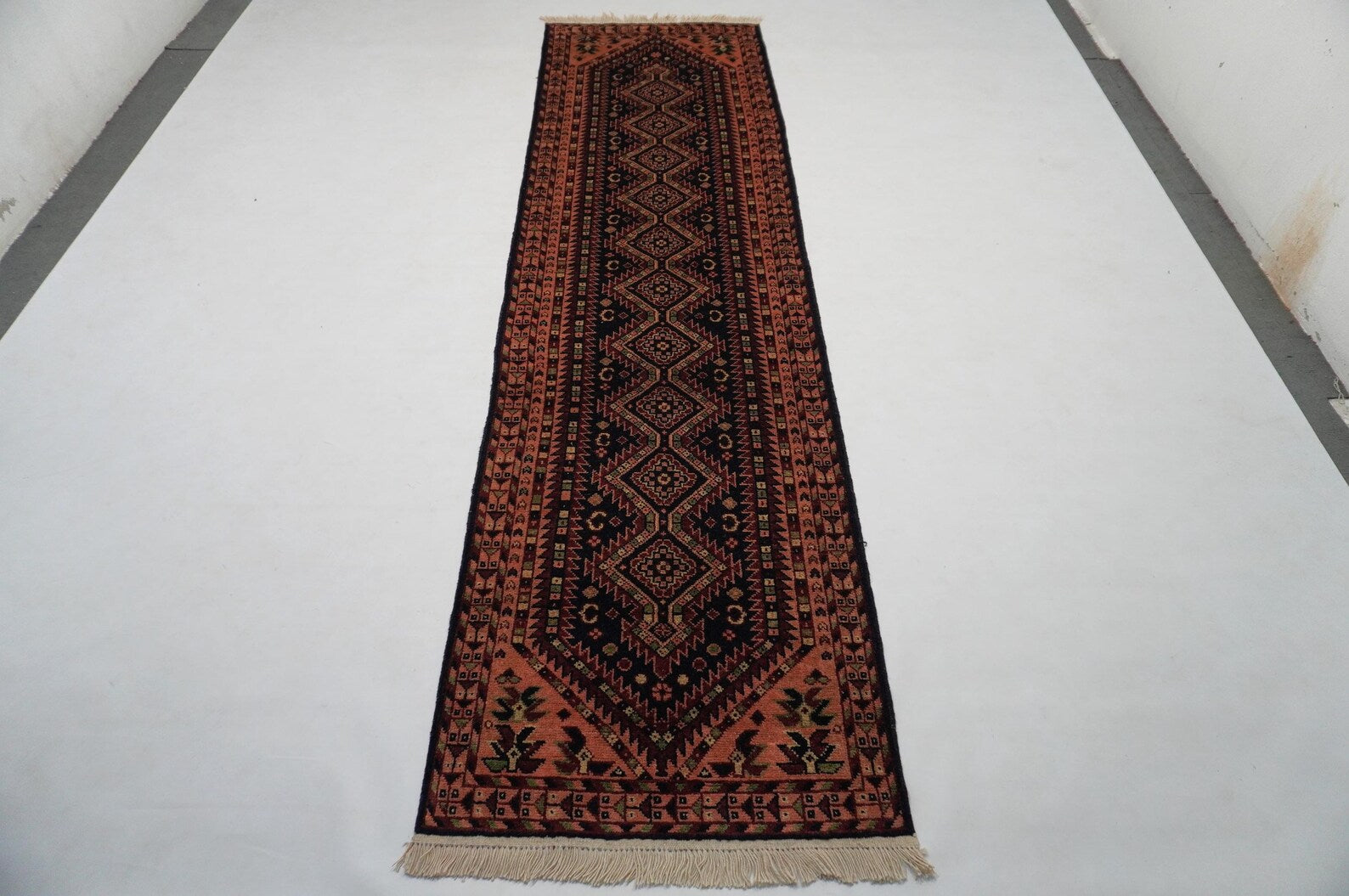 Ashkar  2'9" × 9'11"