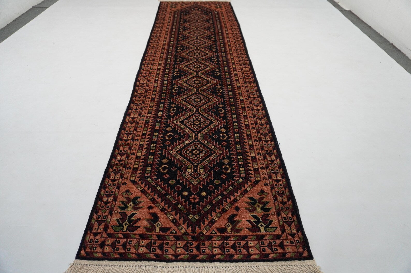 Ashkar  2'9" × 9'11"