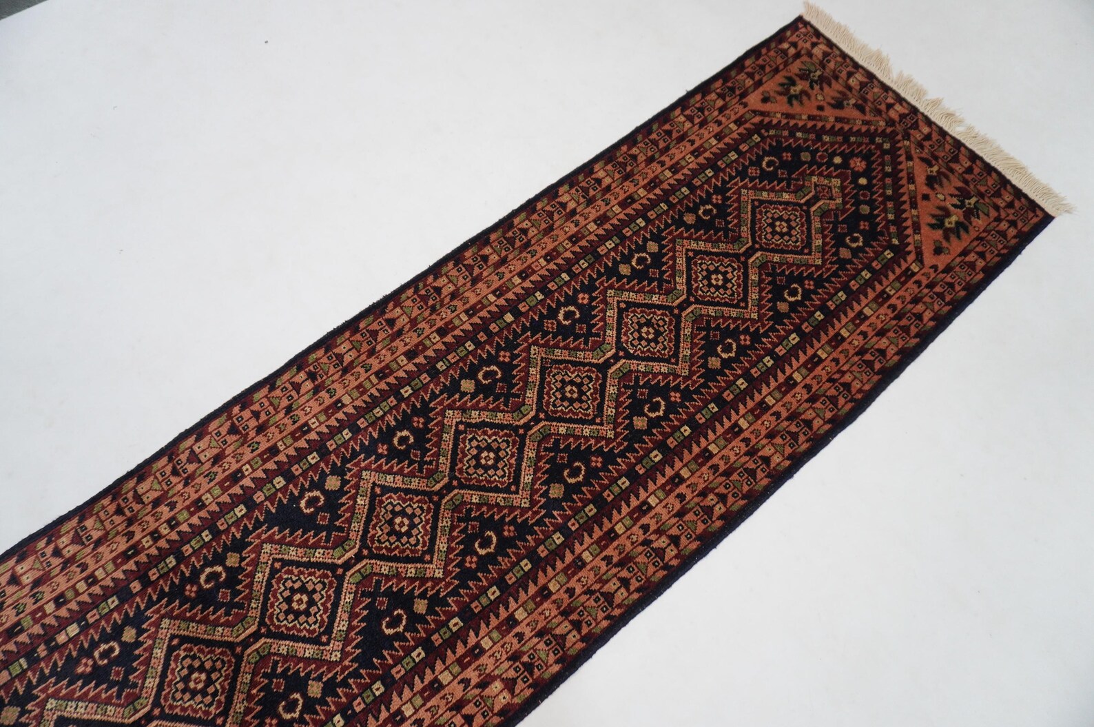 Ashkar  2'9" × 9'11"