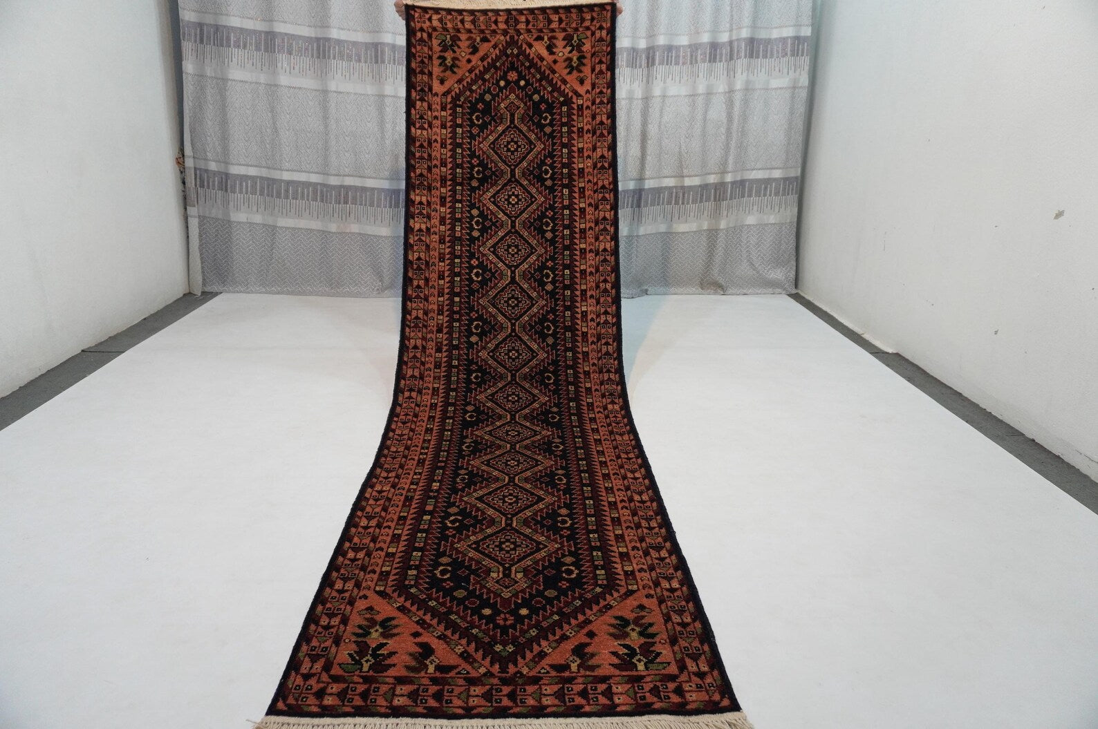 Ashkar  2'9" × 9'11"