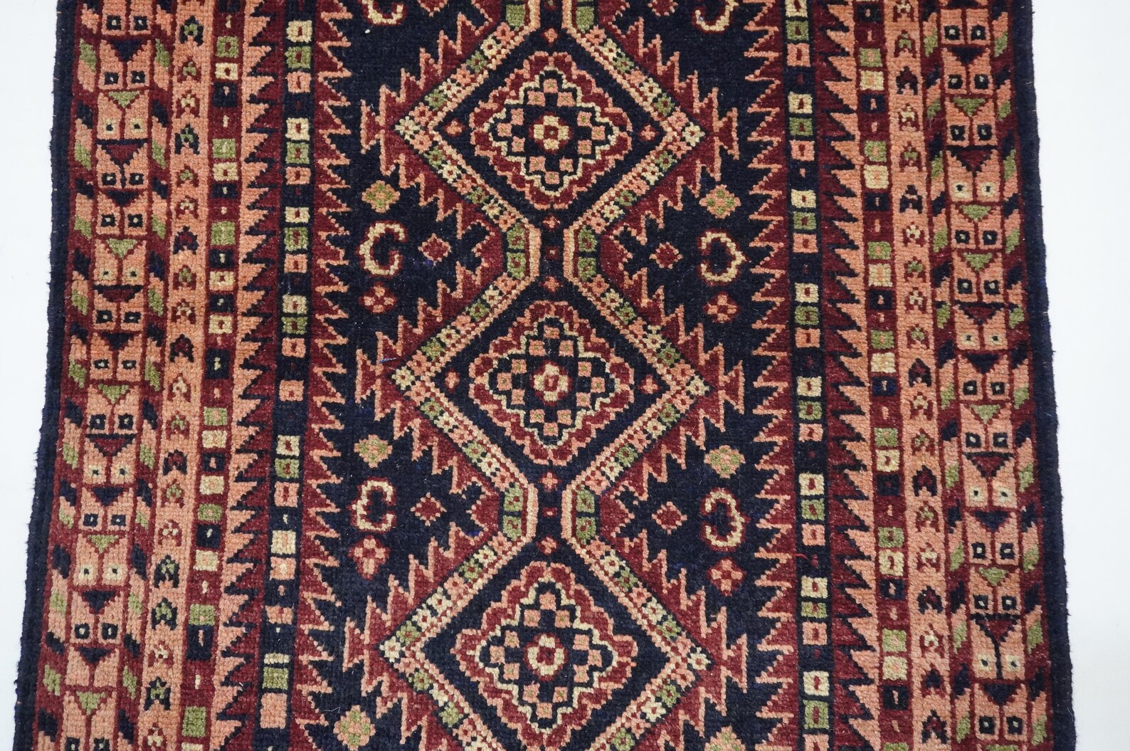 Ashkar  2'9" × 9'11"