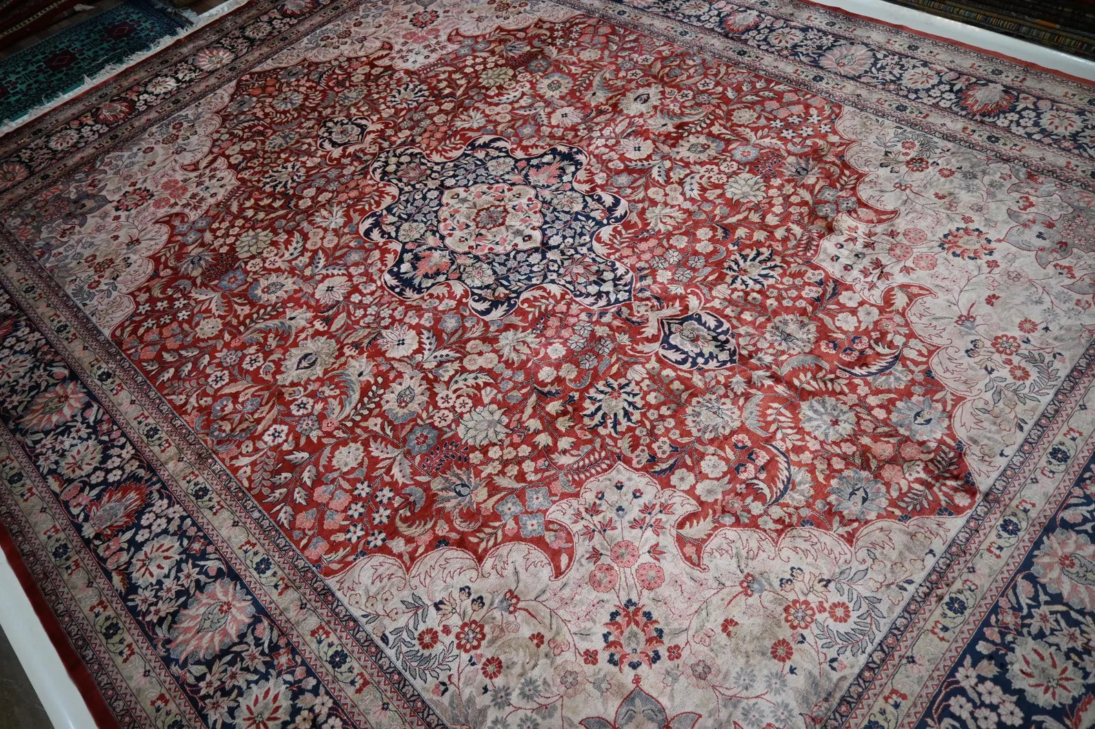 Florentis 9’11” × 12’10”