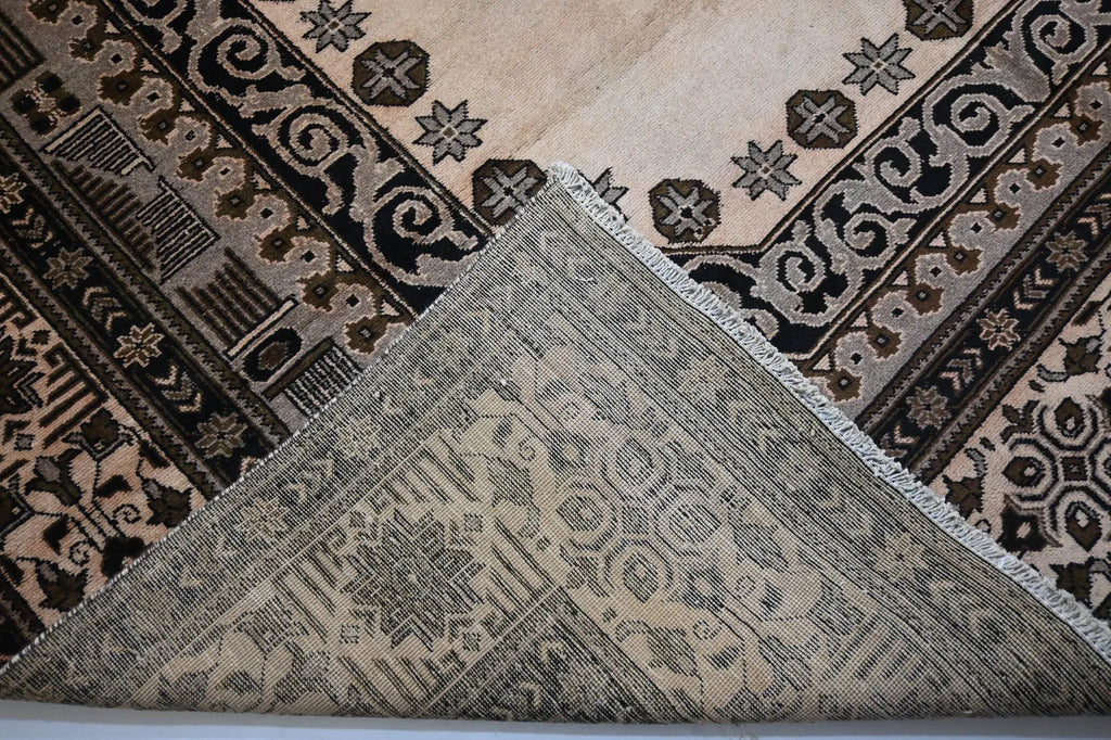 Gravion 9’5” × 11’11”