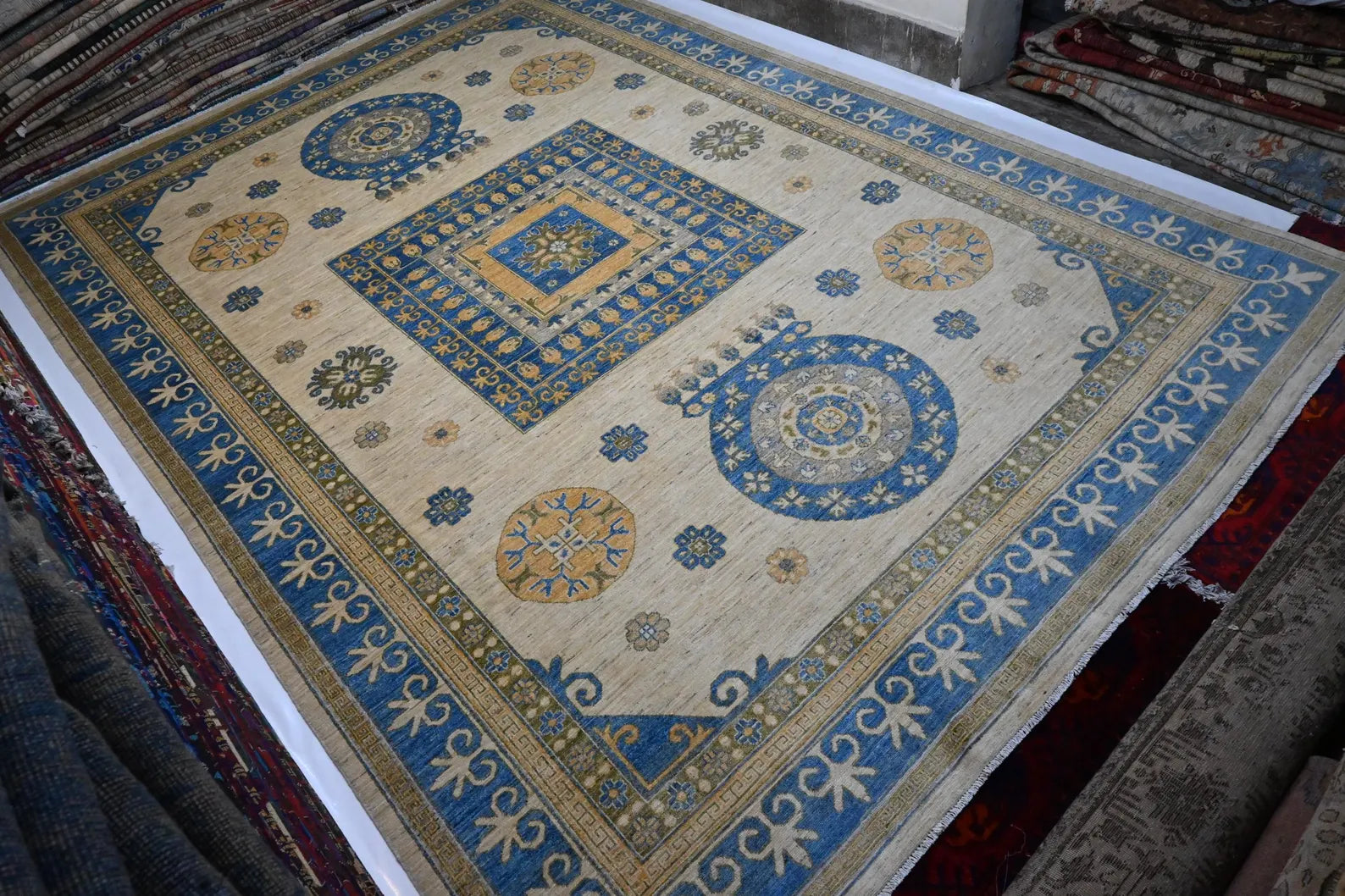 Azuryn heirloom  9'10" × 13'10"