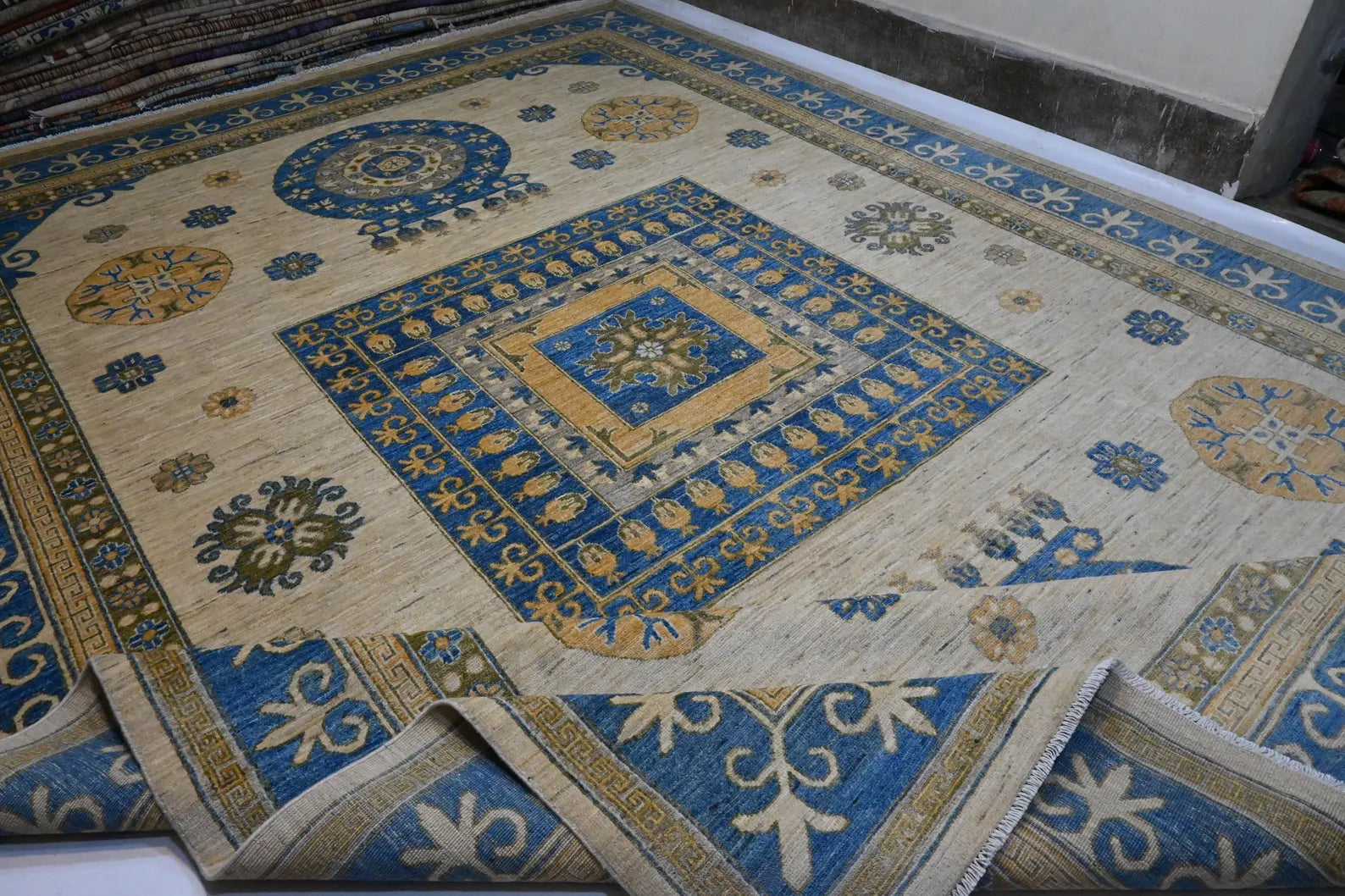 Azuryn heirloom  9'10" × 13'10"