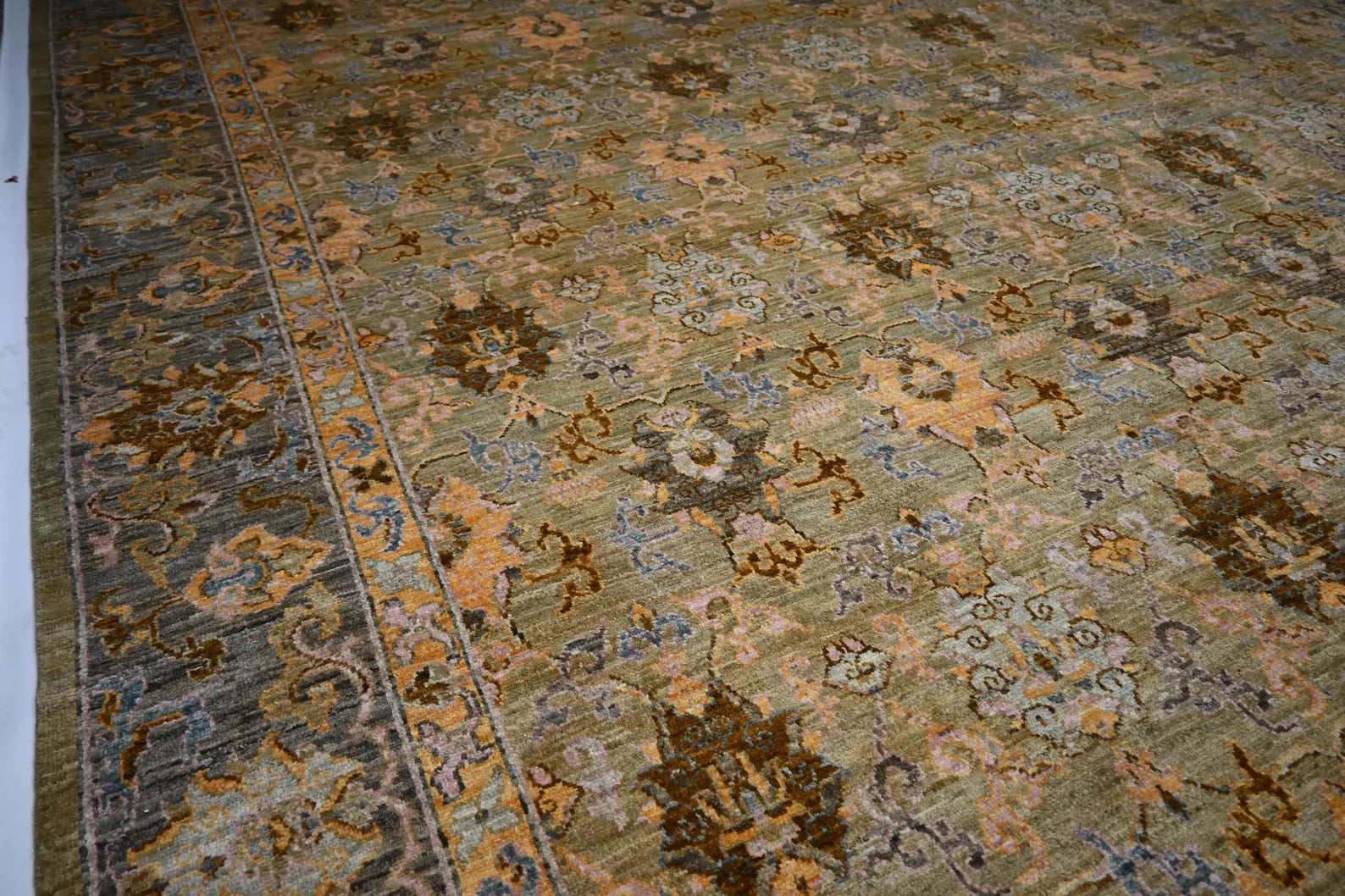 Solmarin 10'2" × 13'9"