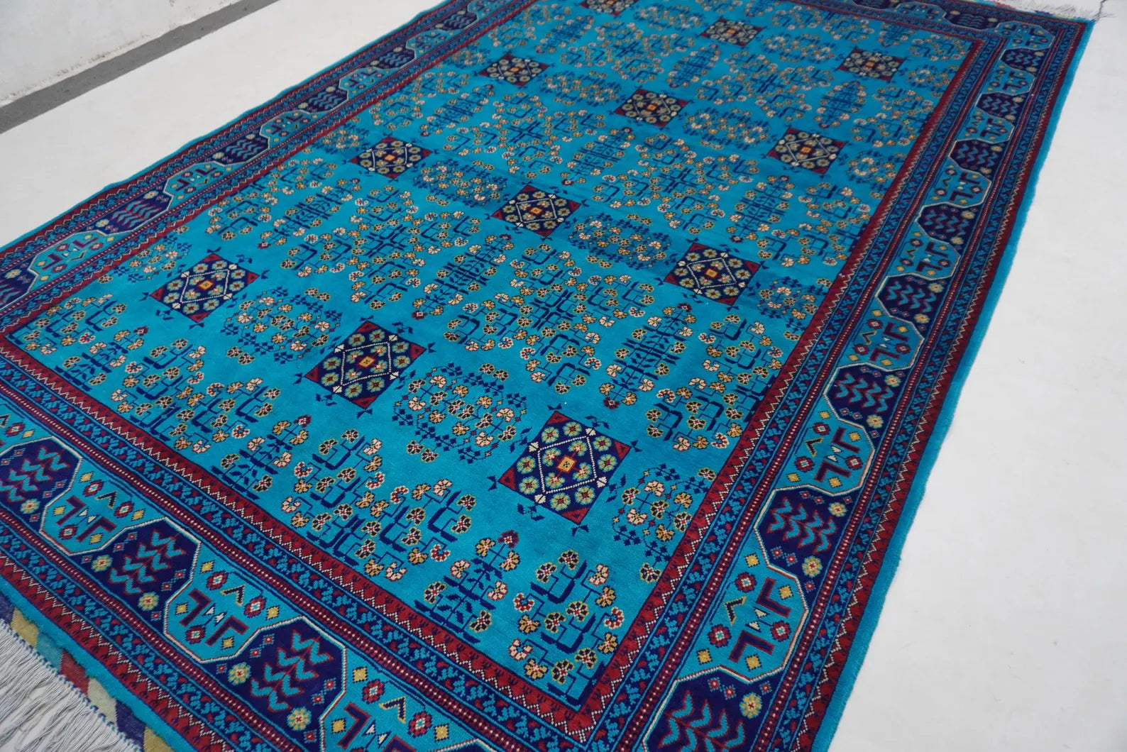 Navvian  6’7” × 10’2”