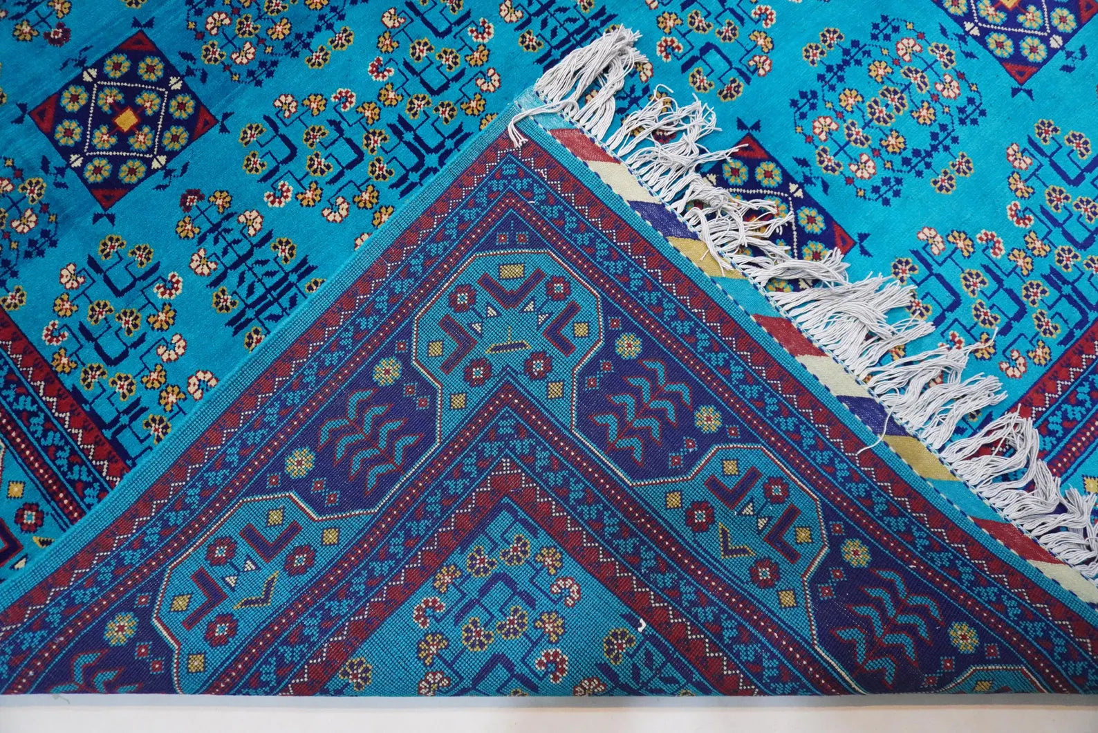 Navvian  6’7” × 10’2”