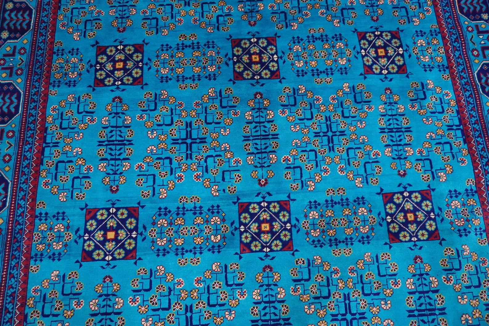 Navvian  6’7” × 10’2”