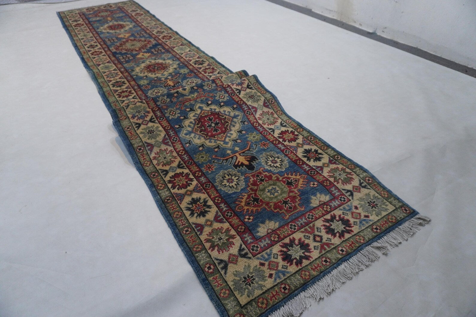 Linarak 2'8" × 11'3"