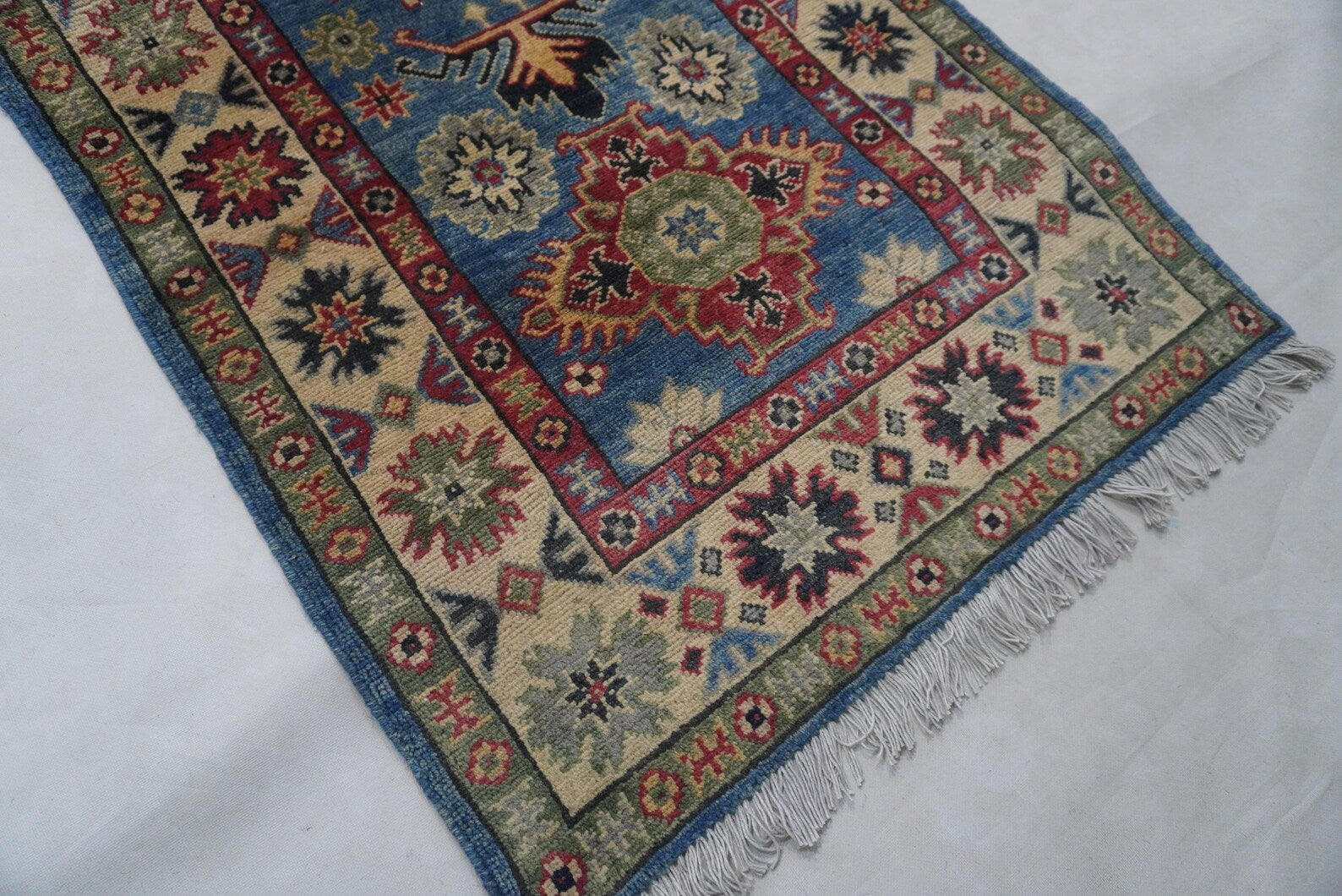 Linarak 2'8" × 11'3"