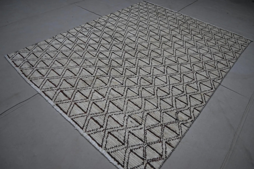 Zareenah  4'2" × 5'5"