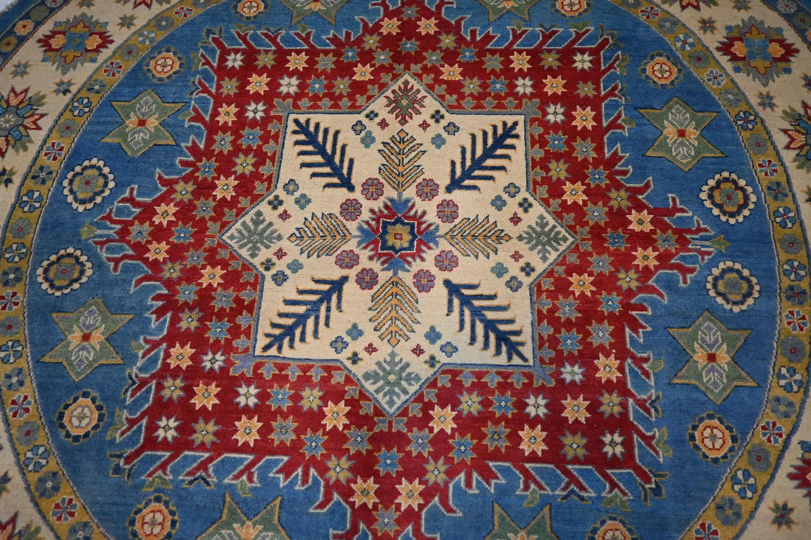 Aurelian 8'0" × 8'2"