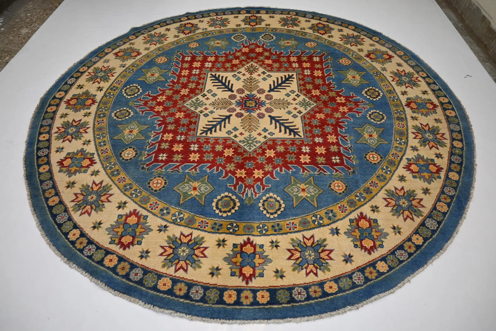 Aurelian 8'0" × 8'2"