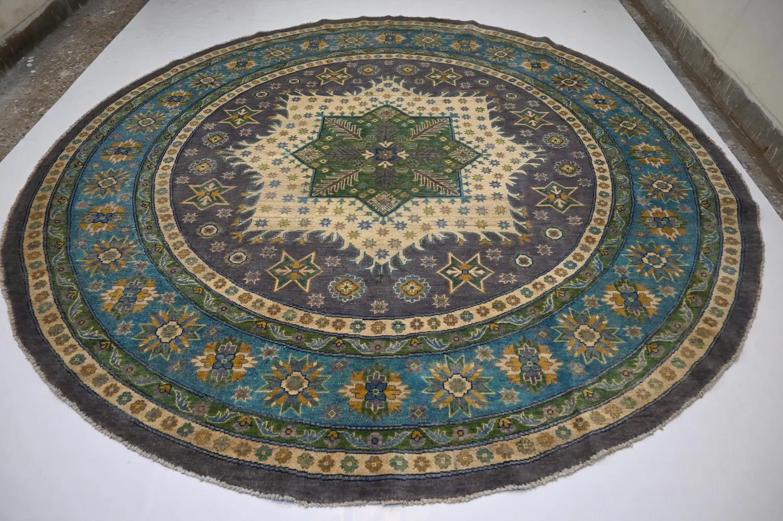 Astraqor 9'9" × 9'11"