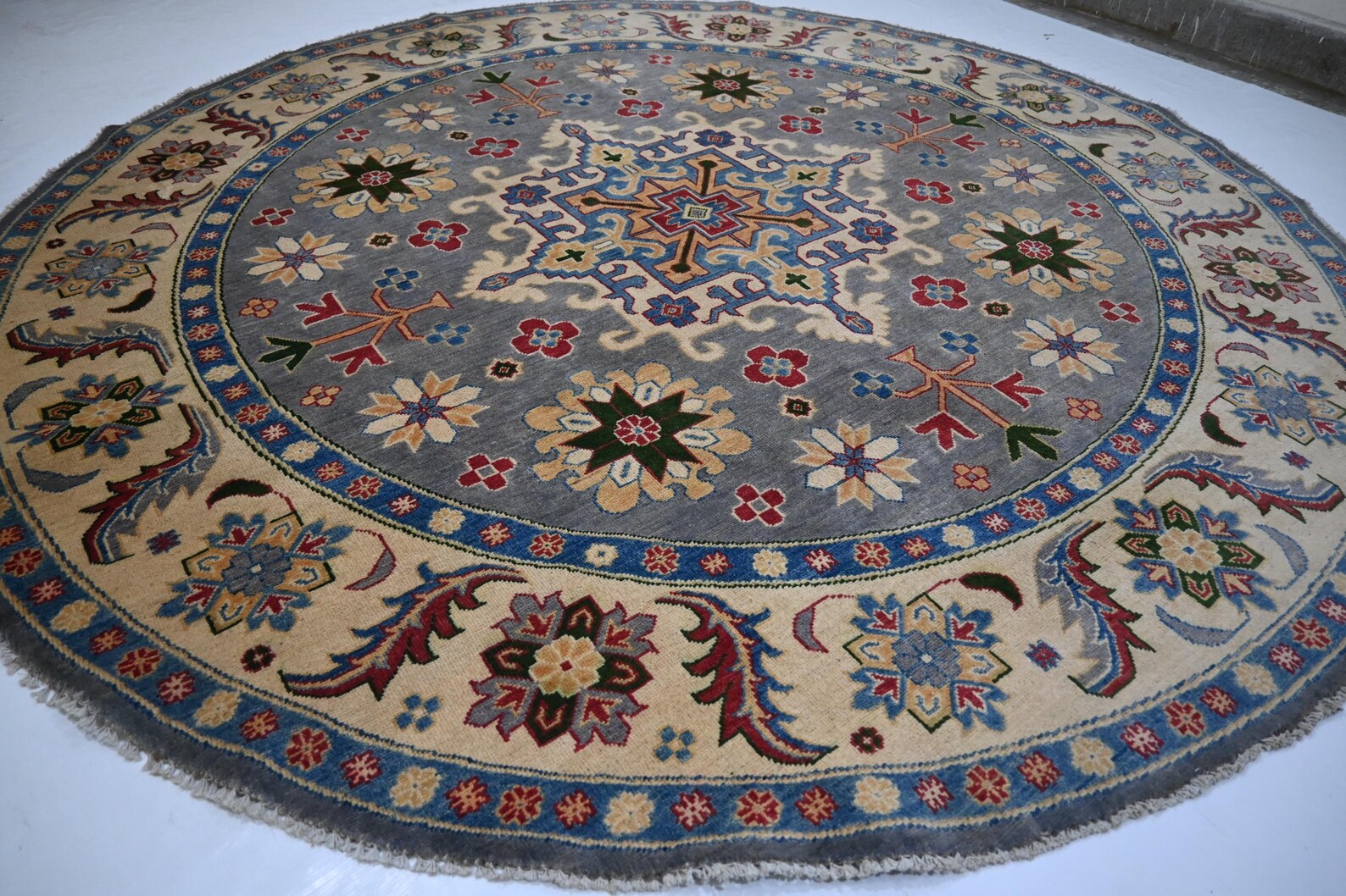 Ciravale 8'4" × 8'4"