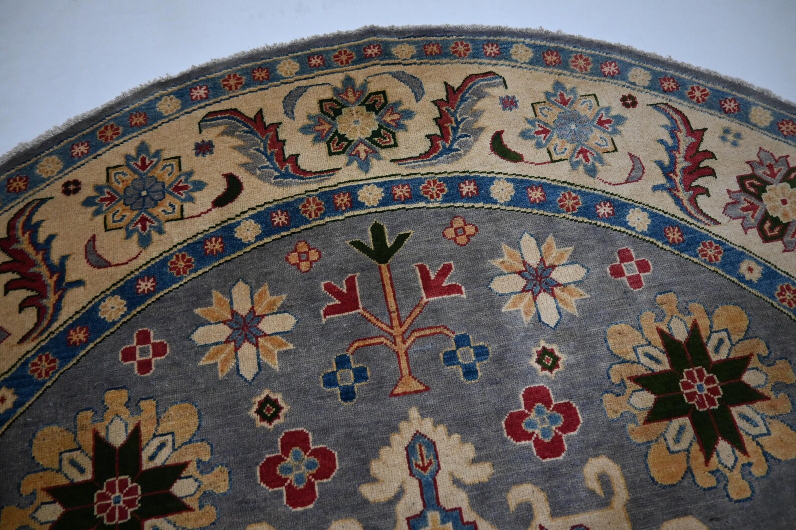 Ciravale 8'4" × 8'4"