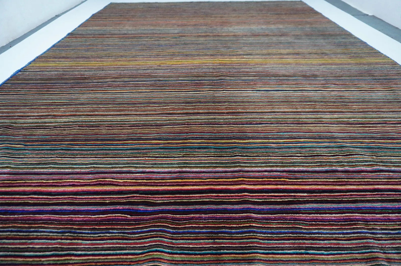 Lineora  8'6" × 11'4"