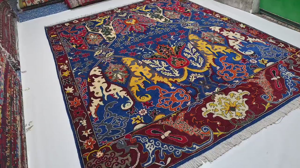 Majra 8'4" × 10'3"