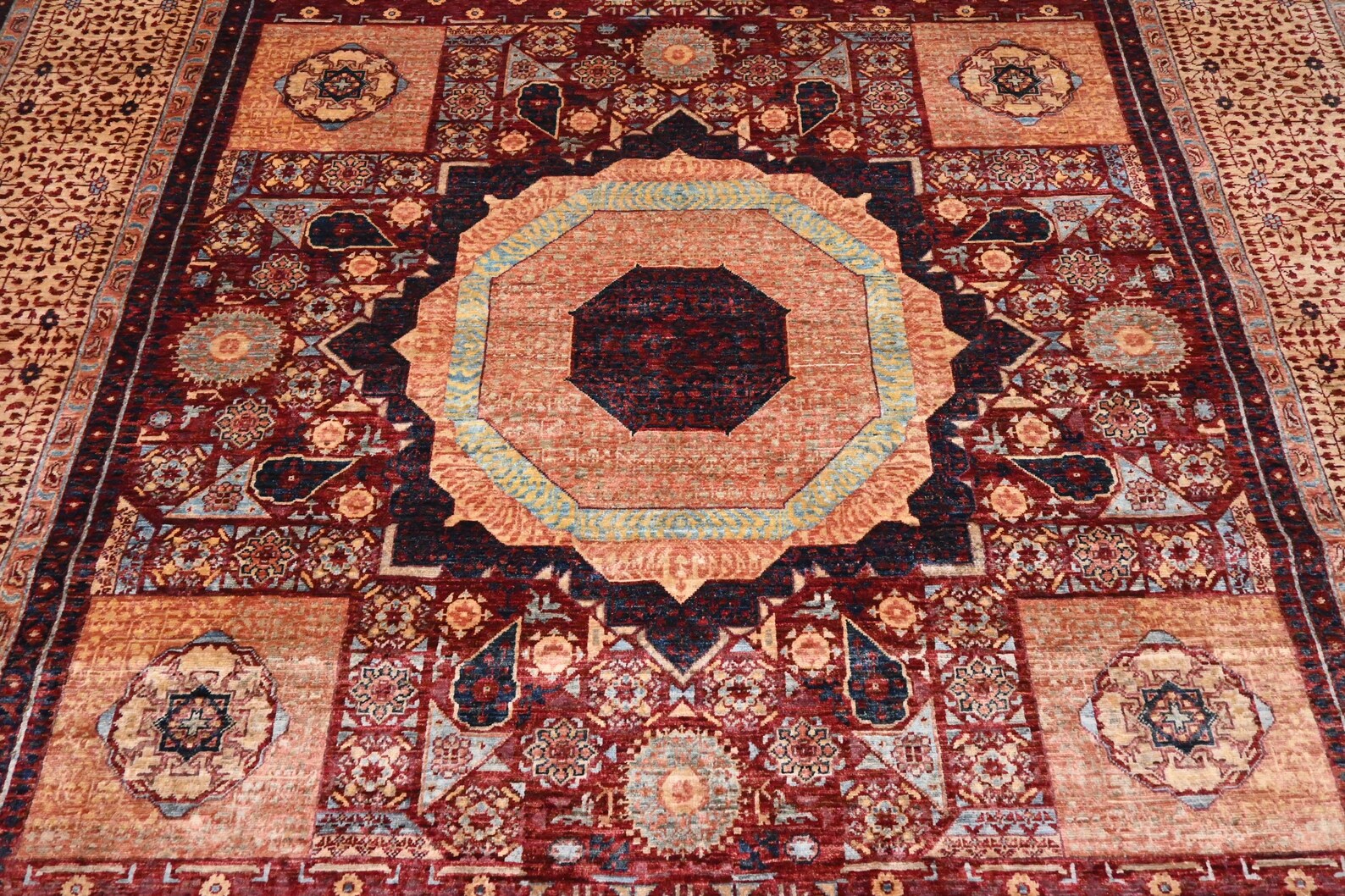 Rubra Majlis 9’10” × 13’11”